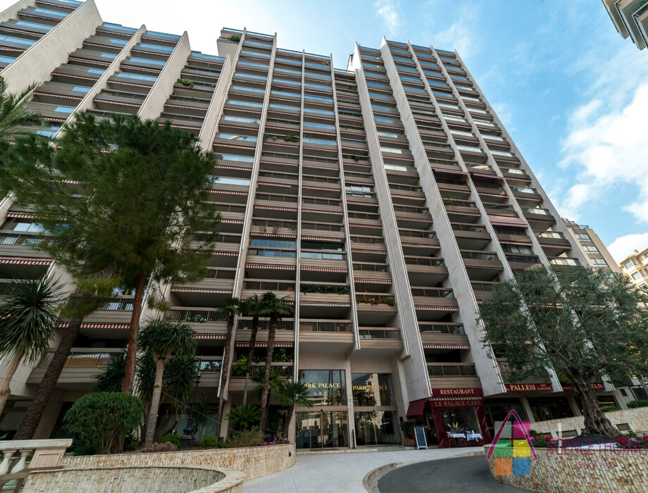 IDEAL LOCATION FOR THIS WINERY LOCATED ON THE GROUND FLOOR