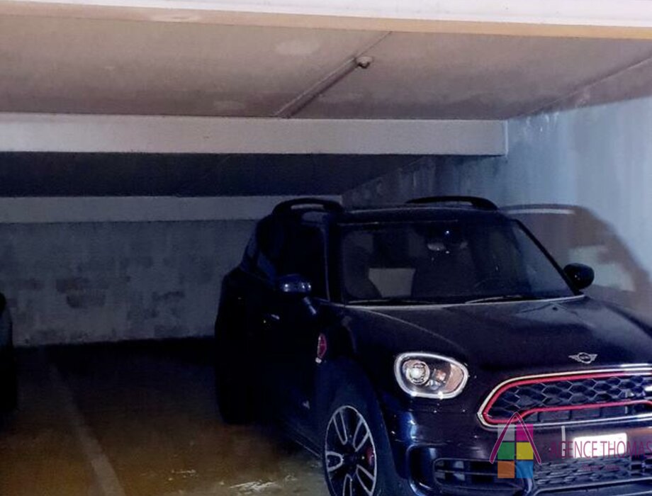 Double Parking space in the Carré d'Or