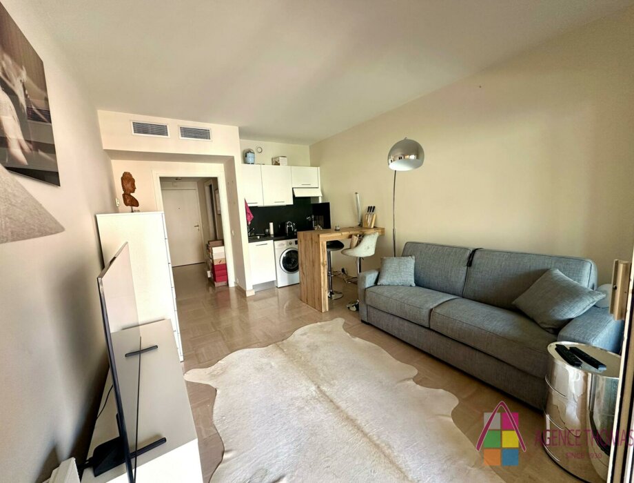 FOR RENT: Spacious and pleasant studio in a quiet area