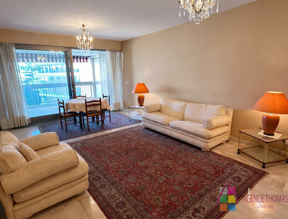 FOR SALE – LE PARK PALACE - SPACIOUS 1 BEDROOM APARTMENT TO RENOVATE