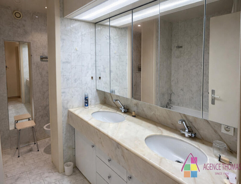 FOR SALE – LE PARK PALACE - SPACIOUS 1 BEDROOM APARTMENT TO RENOVATE