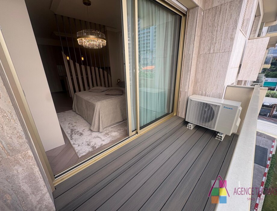 Elegant turnkey studio with balcony and sea view