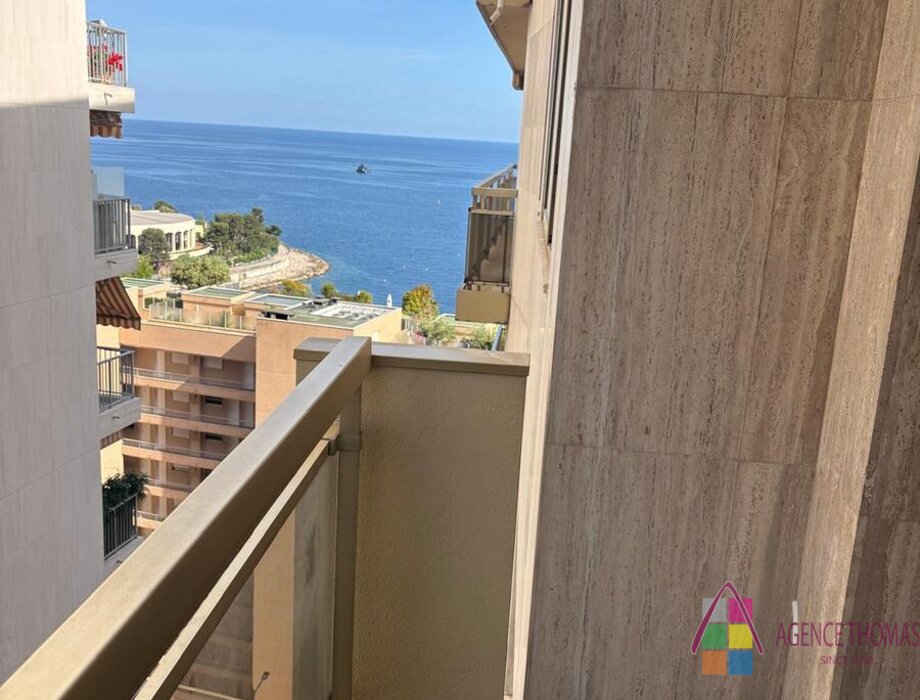 Elegant turnkey studio with balcony and sea view