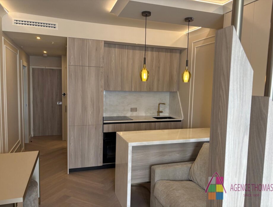 Elegant turnkey studio with balcony and sea view